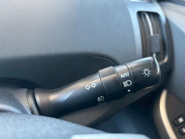 プリウス Ｓツーリングセレクション　１年保証付き　ナビ　ＴＶ　ＥＴＣ　スマートキー　オートライト　プッシュスタート　純正アルミホイール　電動格納ミラー　オートエアコン　パワーウインドウ（42枚目）