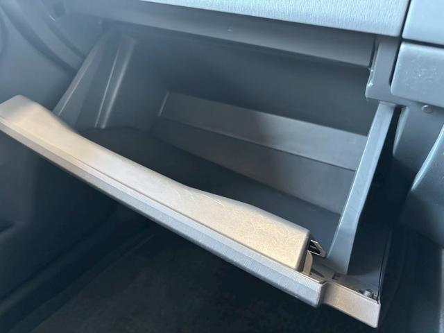 プリウス Ｓツーリングセレクション　１年保証付き　ナビ　ＴＶ　ＥＴＣ　スマートキー　オートライト　プッシュスタート　純正アルミホイール　電動格納ミラー　オートエアコン　パワーウインドウ（47枚目）