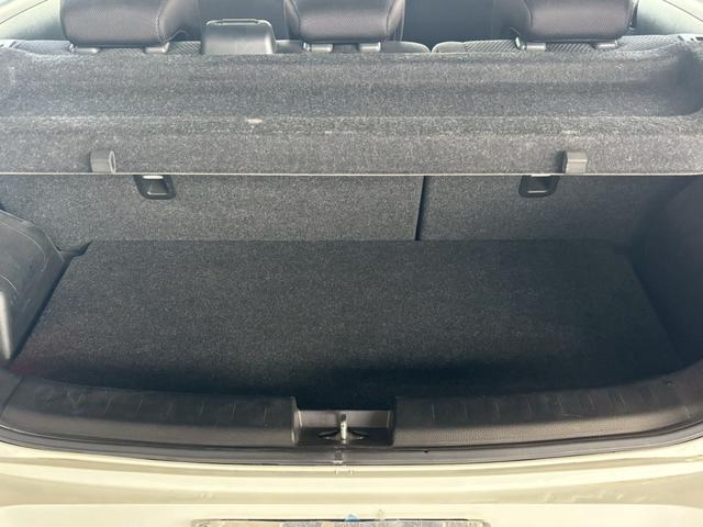 スイフトスポーツ ベースグレード　６ＭＴ　社外ナビ　ワンセグ　ＥＴＣ　プッシュスタート（9枚目）