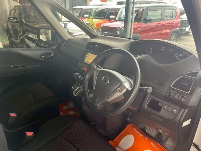 セレナ ハイウェイスター　Ｖセレクション　１年保証　後席モニター　両側電動スライドドア　純正ナビ　バックモニター　ＴＶ　ＥＴＣ　クルーズコントロール　ロールサンシェード　スマートキー　プッシュスタート　オートエアコン（11枚目）