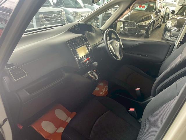 セレナ ハイウェイスター　Ｖセレクション　１年保証　後席モニター　両側電動スライドドア　純正ナビ　バックモニター　ＴＶ　ＥＴＣ　クルーズコントロール　ロールサンシェード　スマートキー　プッシュスタート　オートエアコン（13枚目）