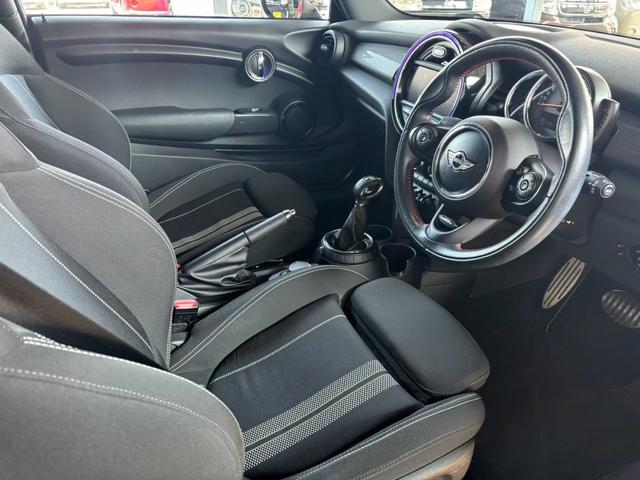 ＭＩＮＩ クーパー　保証１年付　純正ナビ　ＥＴＣ　ドラレコ　禁煙（11枚目）