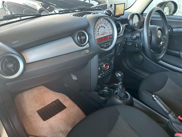 ＭＩＮＩ クーパー　クラブマン　６か月保証付き　ナビ　ＴＶ　ＥＴＣ　黒色オプション　スマートキー　ツートンカラー（9枚目）