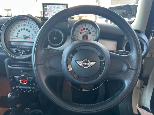 ＭＩＮＩ クーパー　クラブマン　６か月保証付き　ナビ　ＴＶ　ＥＴＣ　黒色オプション　スマートキー　ツートンカラー（16枚目）