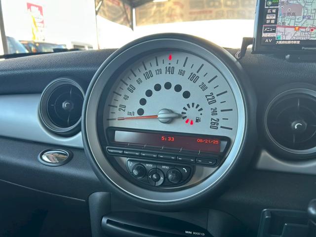 ＭＩＮＩ クーパー　クラブマン　６か月保証付き　ナビ　ＴＶ　ＥＴＣ　黒色オプション　スマートキー　ツートンカラー（17枚目）