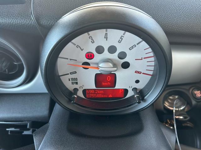 ＭＩＮＩ クーパー　クラブマン　６か月保証付き　ナビ　ＴＶ　ＥＴＣ　黒色オプション　スマートキー　ツートンカラー（18枚目）