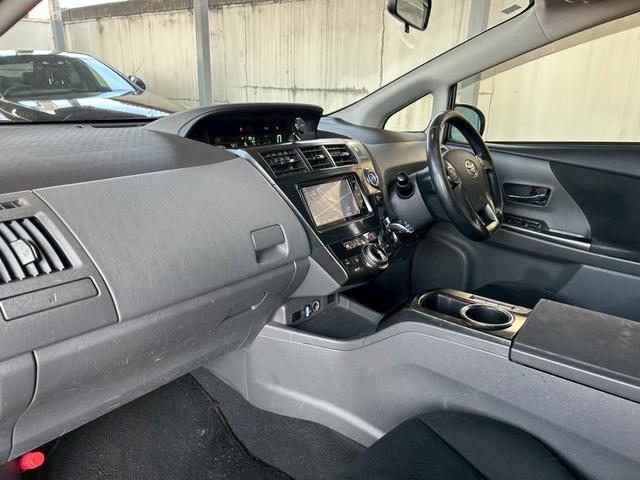 プリウスアルファ Ｓ　チューン　ブラック　１年保証付　純正ナビ　Ｂカメラ　ＴＶ　ＥＴＣ　１６ホイール　オートエアコン　スマートキー　プッシュスタート　電動格納ミラー　パワーウインドウ　ミュージックプレイヤー接続（10枚目）