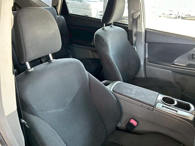 プリウスアルファ Ｓ　チューン　ブラック　１年保証付　純正ナビ　Ｂカメラ　ＴＶ　ＥＴＣ　１６ホイール　オートエアコン　スマートキー　プッシュスタート　電動格納ミラー　パワーウインドウ　ミュージックプレイヤー接続（11枚目）