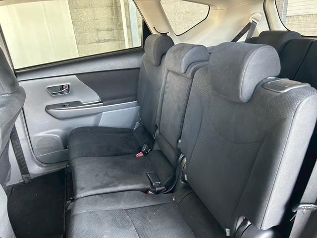 プリウスアルファ Ｓ　チューン　ブラック　１年保証付　純正ナビ　Ｂカメラ　ＴＶ　ＥＴＣ　１６ホイール　オートエアコン　スマートキー　プッシュスタート　電動格納ミラー　パワーウインドウ　ミュージックプレイヤー接続（13枚目）