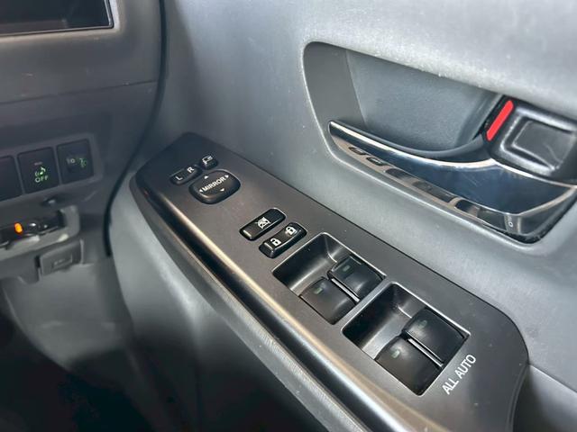 プリウスアルファ Ｓ　チューン　ブラック　１年保証付　純正ナビ　Ｂカメラ　ＴＶ　ＥＴＣ　１６ホイール　オートエアコン　スマートキー　プッシュスタート　電動格納ミラー　パワーウインドウ　ミュージックプレイヤー接続（24枚目）