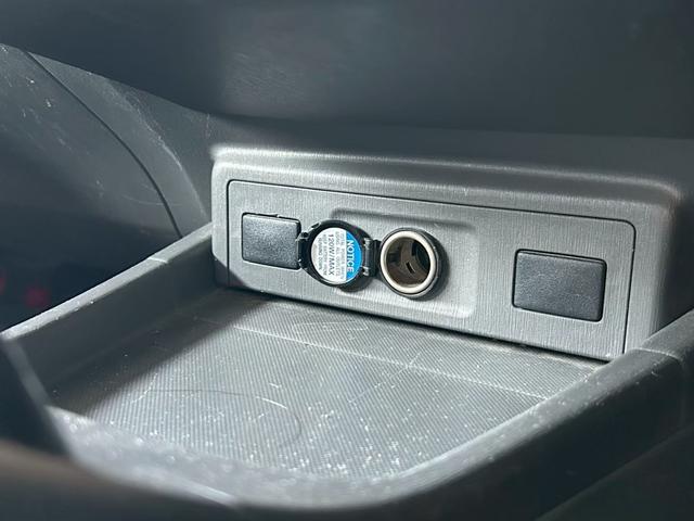 プリウスアルファ Ｓ　チューン　ブラック　１年保証付　純正ナビ　Ｂカメラ　ＴＶ　ＥＴＣ　１６ホイール　オートエアコン　スマートキー　プッシュスタート　電動格納ミラー　パワーウインドウ　ミュージックプレイヤー接続（32枚目）