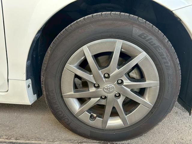 プリウスアルファ Ｓ　チューン　ブラック　１年保証付　純正ナビ　Ｂカメラ　ＴＶ　ＥＴＣ　１６ホイール　オートエアコン　スマートキー　プッシュスタート　電動格納ミラー　パワーウインドウ　ミュージックプレイヤー接続（41枚目）