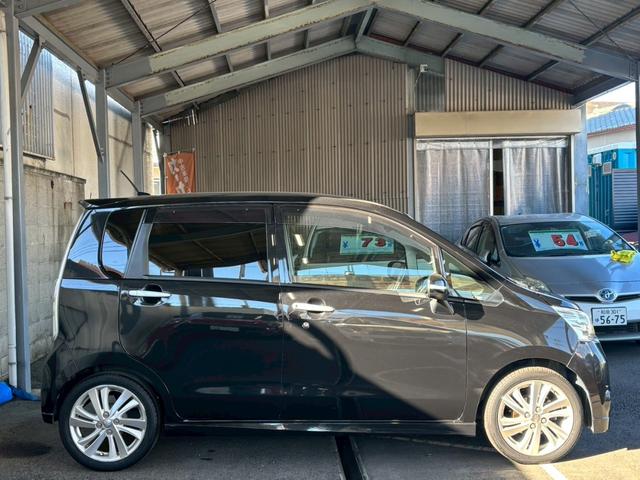 ムーヴ カスタム　ＲＳ　１年保証　社外ナビ　フルセグＴＶ　ＥＴＣ　純正１６インチアルミホイール　プッシュスタート　運転席シートリフター　プライバシーガラス　オートヘッドライト　ＭＯＭＯ製革巻きステアリング（5枚目）