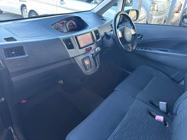 ムーヴ カスタム　ＲＳ　１年保証　社外ナビ　フルセグＴＶ　ＥＴＣ　純正１６インチアルミホイール　プッシュスタート　運転席シートリフター　プライバシーガラス　オートヘッドライト　ＭＯＭＯ製革巻きステアリング（16枚目）