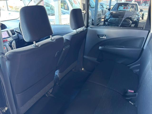 ムーヴ カスタム　ＲＳ　１年保証　社外ナビ　フルセグＴＶ　ＥＴＣ　純正１６インチアルミホイール　プッシュスタート　運転席シートリフター　プライバシーガラス　オートヘッドライト　ＭＯＭＯ製革巻きステアリング（19枚目）