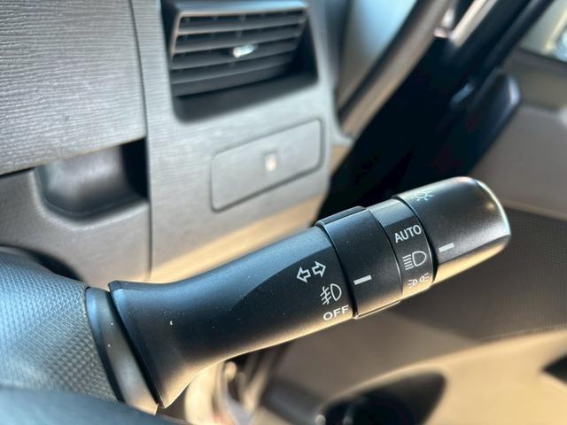 ムーヴ カスタム　ＲＳ　１年保証　社外ナビ　フルセグＴＶ　ＥＴＣ　純正１６インチアルミホイール　プッシュスタート　運転席シートリフター　プライバシーガラス　オートヘッドライト　ＭＯＭＯ製革巻きステアリング（38枚目）