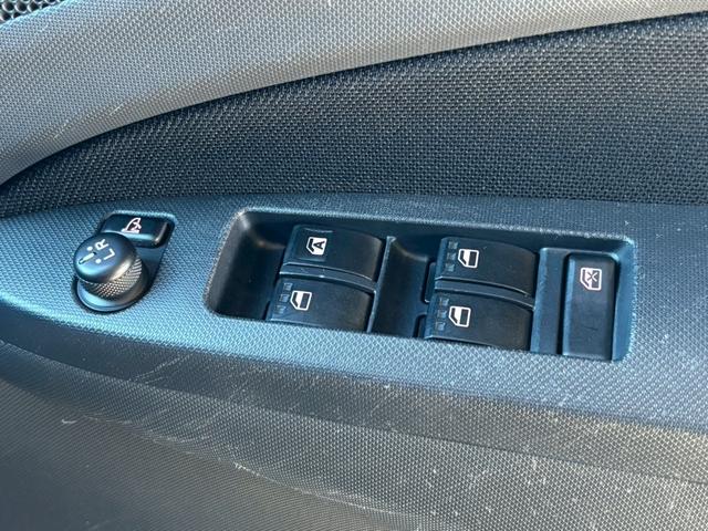 ムーヴ カスタム　ＲＳ　１年保証　社外ナビ　フルセグＴＶ　ＥＴＣ　純正１６インチアルミホイール　プッシュスタート　運転席シートリフター　プライバシーガラス　オートヘッドライト　ＭＯＭＯ製革巻きステアリング（42枚目）