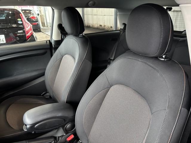 ＭＩＮＩ クーパーＤ　半年保証　純正ナビ　Ｂカメラ　ドラレコ前後　ＥＴＣ　Ｂｌｕｅｔｏｏｔｈ　クルコン　純正アルミホイール　アームレスト　インテリジェントセーフティー（18枚目）