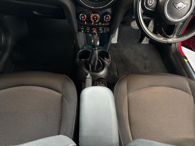 ＭＩＮＩ クーパーＤ　半年保証　純正ナビ　Ｂカメラ　ドラレコ前後　ＥＴＣ　Ｂｌｕｅｔｏｏｔｈ　クルコン　純正アルミホイール　アームレスト　インテリジェントセーフティー（22枚目）