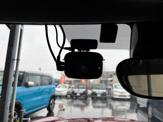 ＭＩＮＩ クーパーＤ　半年保証　純正ナビ　Ｂカメラ　ドラレコ前後　ＥＴＣ　Ｂｌｕｅｔｏｏｔｈ　クルコン　純正アルミホイール　アームレスト　インテリジェントセーフティー（36枚目）