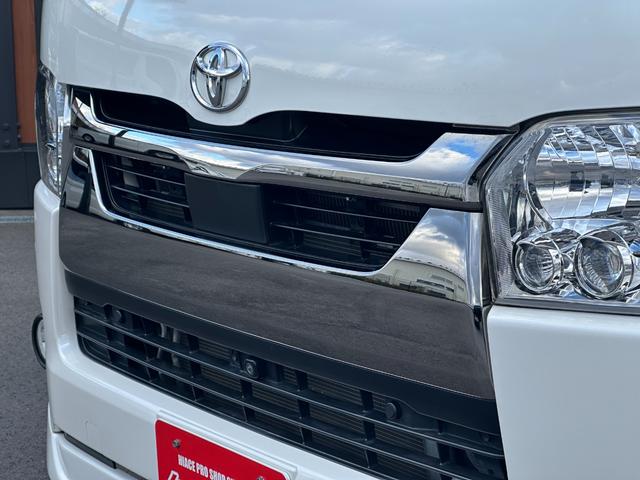 ハイエースバン スーパーＧＬ　ダークプライムＩＩ　ローダウン仕様／社外アルミホイール／ベッドキット付き／車中泊／カスタム車両／ガソリン車／両側スライドドア／シートカバー／パールホワイト車両（11枚目）