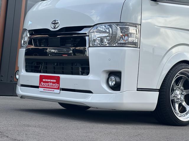 ハイエースバン スーパーＧＬ　ダークプライムＩＩ　ローダウン仕様／社外アルミホイール／ベッドキット付き／車中泊／カスタム車両／ガソリン車／両側スライドドア／シートカバー／パールホワイト車両（28枚目）