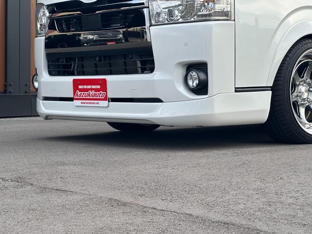 ハイエースバン スーパーＧＬ　ダークプライムＩＩ　ローダウン仕様／社外アルミホイール／ベッドキット付き／車中泊／カスタム車両／ガソリン車／両側スライドドア／シートカバー／パールホワイト車両（29枚目）