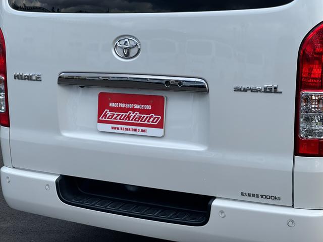 ハイエースバン スーパーＧＬ　ダークプライムＩＩ　ローダウン仕様／社外アルミホイール／ベッドキット付き／車中泊／カスタム車両／ガソリン車／両側スライドドア／シートカバー／パールホワイト車両（31枚目）