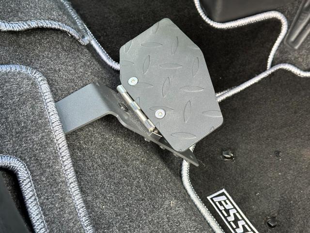 ハイエースバン スーパーＧＬ　ダークプライムＩＩ　ローダウン仕様／社外アルミホイール／ベッドキット付き／車中泊／カスタム車両／ガソリン車／両側スライドドア／シートカバー／パールホワイト車両（43枚目）