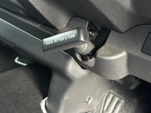 ハイエースバン スーパーＧＬ　ダークプライムＩＩ　ローダウン仕様／社外アルミホイール／ベッドキット付き／車中泊／カスタム車両／ガソリン車／両側スライドドア／シートカバー／パールホワイト車両（44枚目）