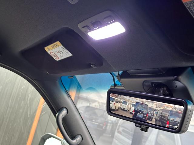 ハイエースバン スーパーＧＬ　ダークプライムＩＩ　ローダウン仕様／社外アルミホイール／ベッドキット付き／車中泊／カスタム車両／ガソリン車／両側スライドドア／シートカバー／パールホワイト車両（48枚目）