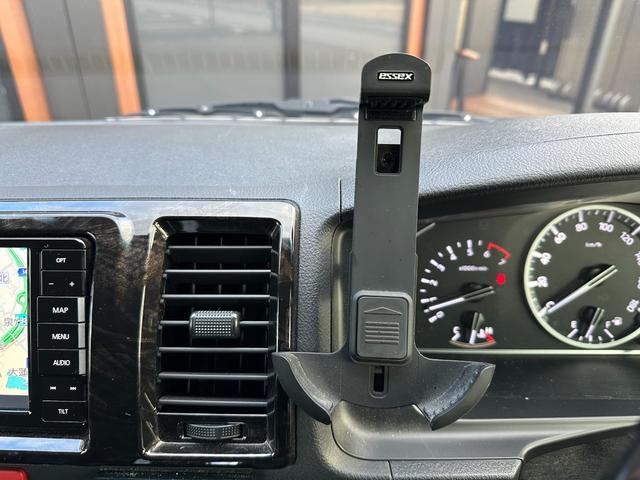 ハイエースバン スーパーＧＬ　ダークプライムＩＩ　ローダウン仕様／社外アルミホイール／ベッドキット付き／車中泊／カスタム車両／ガソリン車／両側スライドドア／シートカバー／パールホワイト車両（57枚目）