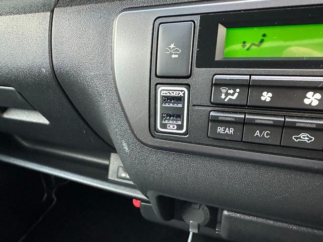 ハイエースバン スーパーＧＬ　ダークプライムＩＩ　ローダウン仕様／社外アルミホイール／ベッドキット付き／車中泊／カスタム車両／ガソリン車／両側スライドドア／シートカバー／パールホワイト車両（61枚目）