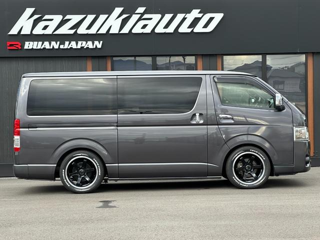 ハイエースバン スーパーＧＬ　ダークプライムＩＩ　ローダウン仕様／ＫＢＲＡＣＩＮＧ／カスタム車両／ベッドキット付き／ディーゼル車／車中泊／ヴィンテージ仕様／両側パワースライドドア（3枚目）