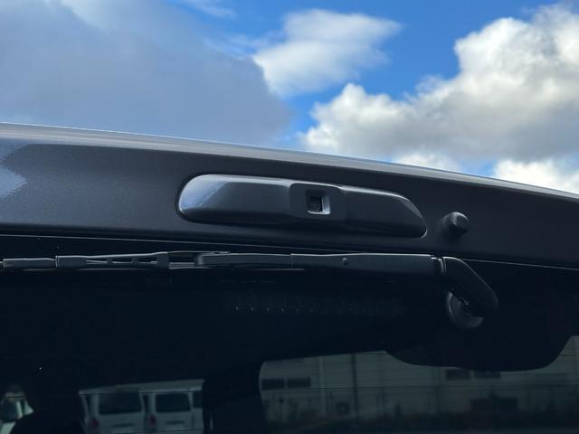 ハイエースバン スーパーＧＬ　ダークプライムＩＩ　ローダウン仕様／ＫＢＲＡＣＩＮＧ／カスタム車両／ベッドキット付き／ディーゼル車／車中泊／ヴィンテージ仕様／両側パワースライドドア（18枚目）