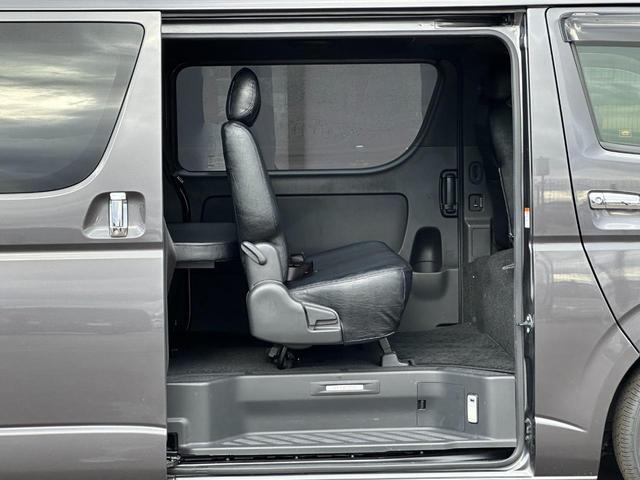 ハイエースバン スーパーＧＬ　ダークプライムＩＩ　ローダウン仕様／ＫＢＲＡＣＩＮＧ／カスタム車両／ベッドキット付き／ディーゼル車／車中泊／ヴィンテージ仕様／両側パワースライドドア（47枚目）
