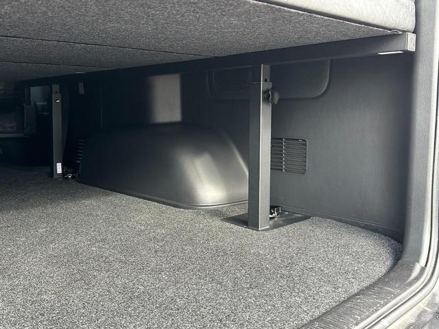 ハイエースバン スーパーＧＬ　ダークプライムＩＩ　ローダウン仕様／ＫＢＲＡＣＩＮＧ／カスタム車両／ベッドキット付き／ディーゼル車／車中泊／ヴィンテージ仕様／両側パワースライドドア（57枚目）