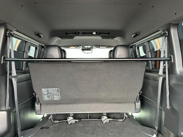 ハイエースバン スーパーＧＬ　ダークプライムＩＩ　ワイドボディ／２ＷＤ／ディーゼル／ダークプライムＩＩ／ホワイトパール／両側パワースライドドア小窓付き／社外アルミホイール／ＫＢＲＡＣＩＮＧ／車中泊仕様／キャンプ仕様／カスタムベース車両（68枚目）