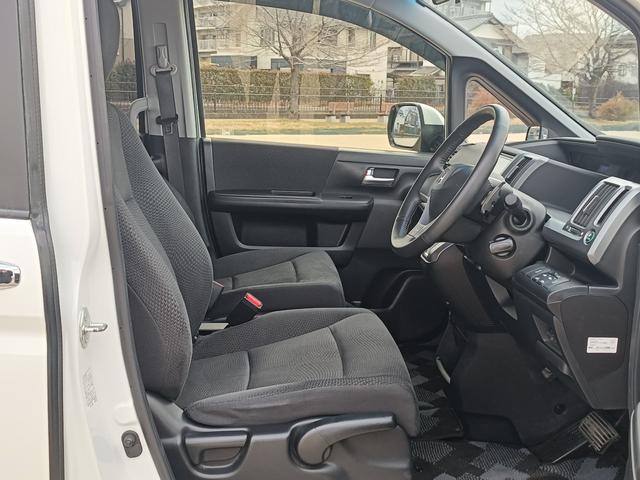 ステップワゴンスパーダ Z SDナビ フルセグTV リアカメラ スマートキー HIDヘッドライト 両側パワスラ Bluetooth 純正16インチアルミ ETC(31枚目)