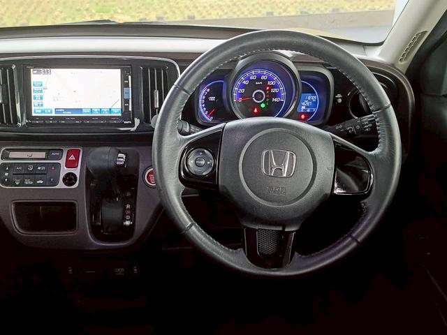 Ｎ－ＯＮＥ プレミアム　ＳＳパッケージ　メモリーナビ　フルセグＴＶ　リアカメラ　スマートキー　ＨＩＤヘッドライト　シートヒーター　Ｂｌｕｅｔｏｏｔｈ　純正１４インチアルミ　ＥＴＣ（19枚目）