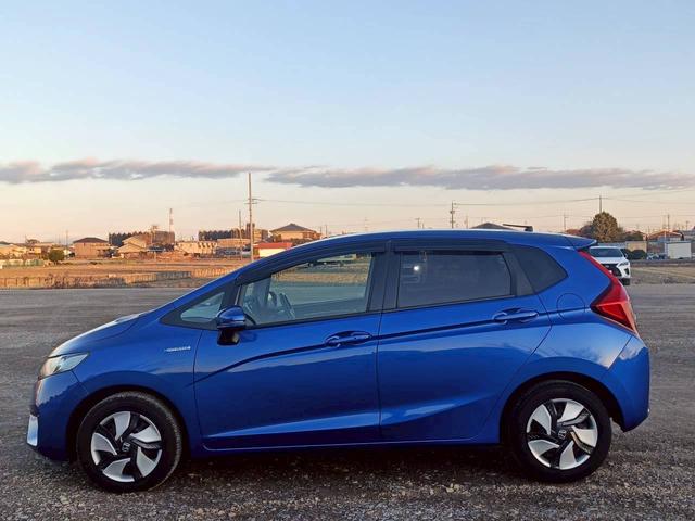 フィットハイブリッド Ｌパッケージ　メモリーナビ　フルセグＴＶ　リアカメラ　スマートキー　ＬＥＤヘッドライト　前ドラレコ　Ｂｌｕｅｔｏｏｔｈ　クルコン　純正１５インチ鉄　ＥＴＣ（7枚目）