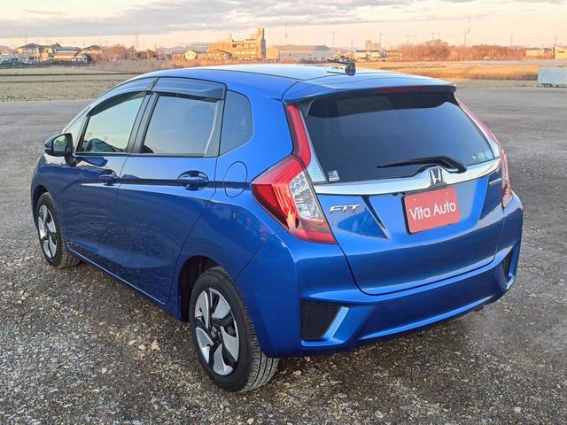 フィットハイブリッド Ｌパッケージ　メモリーナビ　フルセグＴＶ　リアカメラ　スマートキー　ＬＥＤヘッドライト　前ドラレコ　Ｂｌｕｅｔｏｏｔｈ　クルコン　純正１５インチ鉄　ＥＴＣ（9枚目）