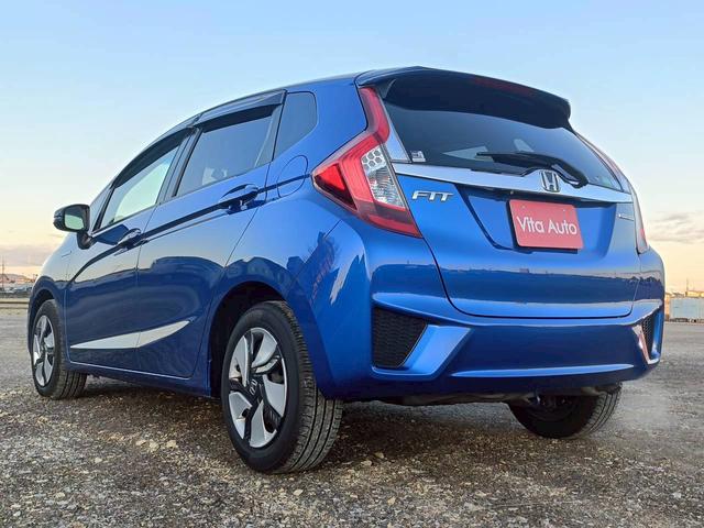 フィットハイブリッド Ｌパッケージ　メモリーナビ　フルセグＴＶ　リアカメラ　スマートキー　ＬＥＤヘッドライト　前ドラレコ　Ｂｌｕｅｔｏｏｔｈ　クルコン　純正１５インチ鉄　ＥＴＣ（10枚目）