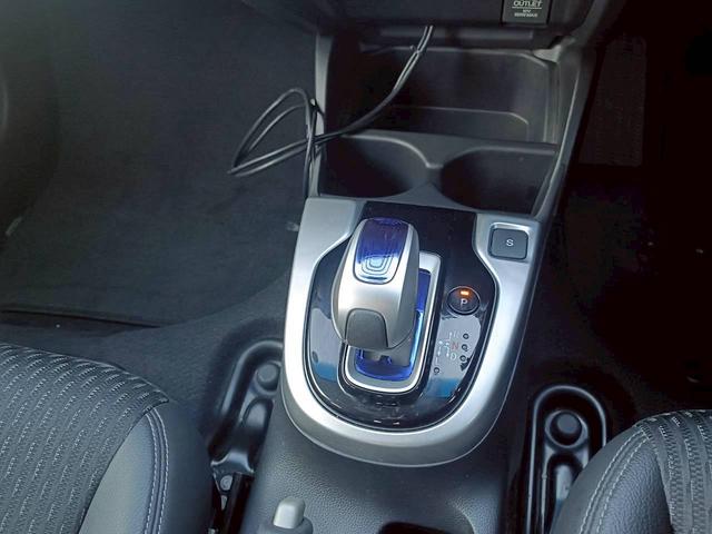 フィットハイブリッド Ｌパッケージ　メモリーナビ　フルセグＴＶ　リアカメラ　スマートキー　ＬＥＤヘッドライト　前ドラレコ　Ｂｌｕｅｔｏｏｔｈ　クルコン　純正１５インチ鉄　ＥＴＣ（30枚目）
