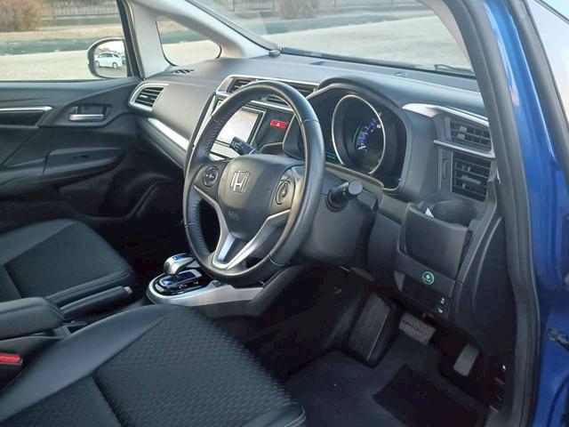 フィットハイブリッド Ｌパッケージ　メモリーナビ　フルセグＴＶ　リアカメラ　スマートキー　ＬＥＤヘッドライト　前ドラレコ　Ｂｌｕｅｔｏｏｔｈ　クルコン　純正１５インチ鉄　ＥＴＣ（32枚目）