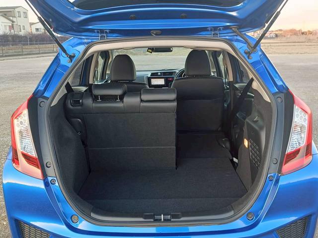 フィットハイブリッド Ｌパッケージ　メモリーナビ　フルセグＴＶ　リアカメラ　スマートキー　ＬＥＤヘッドライト　前ドラレコ　Ｂｌｕｅｔｏｏｔｈ　クルコン　純正１５インチ鉄　ＥＴＣ（41枚目）