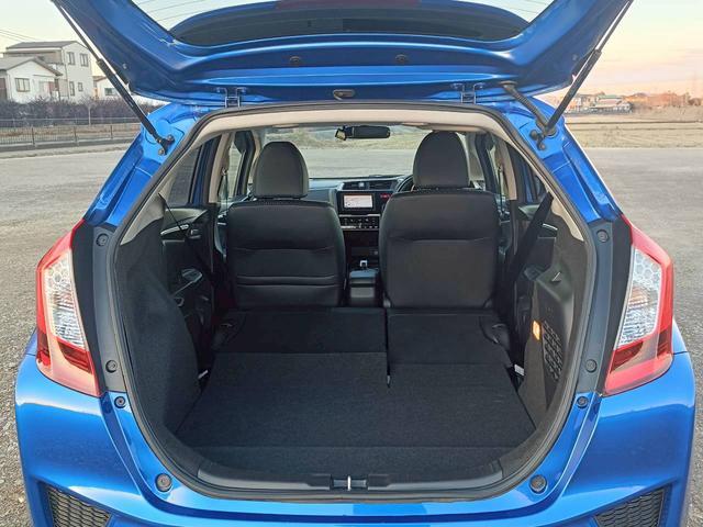 フィットハイブリッド Ｌパッケージ　メモリーナビ　フルセグＴＶ　リアカメラ　スマートキー　ＬＥＤヘッドライト　前ドラレコ　Ｂｌｕｅｔｏｏｔｈ　クルコン　純正１５インチ鉄　ＥＴＣ（42枚目）