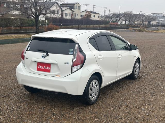 アクア Ｇブラックソフトレザーセレクション　ＳＤナビ　フルセグＴＶ　リアカメラ　スマートキー　ＬＥＤヘッドライト　衝突軽減ブレーキ　前後ドラレコ　シートヒーター　Ｂｌｕｅｔｏｏｔｈ　クルコン　純正１５インチ鉄　ＥＴＣ（12枚目）