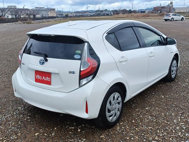 アクア Ｓ　スマートキー　プッシュスタート　衝突軽減ブレーキ　純正１５インチホイール　ＥＴＣ（13枚目）