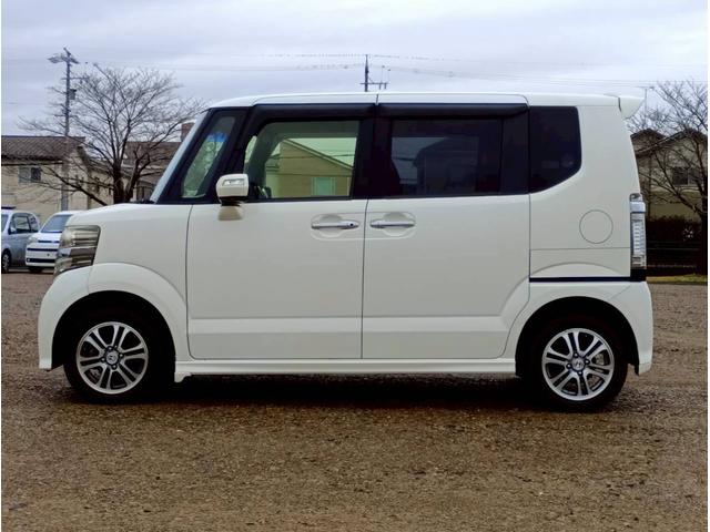 Ｎ－ＢＯＸカスタム Ｇ　ターボＳＳパッケージ　４ＷＤ　ＳＤナビ　フルセグＴＶ　リアカメラ　スマートキー　ＨＩＤヘッドライト　衝突軽減ブレーキ　両側パワスラ　前後ドラレコ　シートヒーター　Ｂｌｕｅｔｏｏｔｈ　純正１４インチアルミ　ＥＴＣ（7枚目）